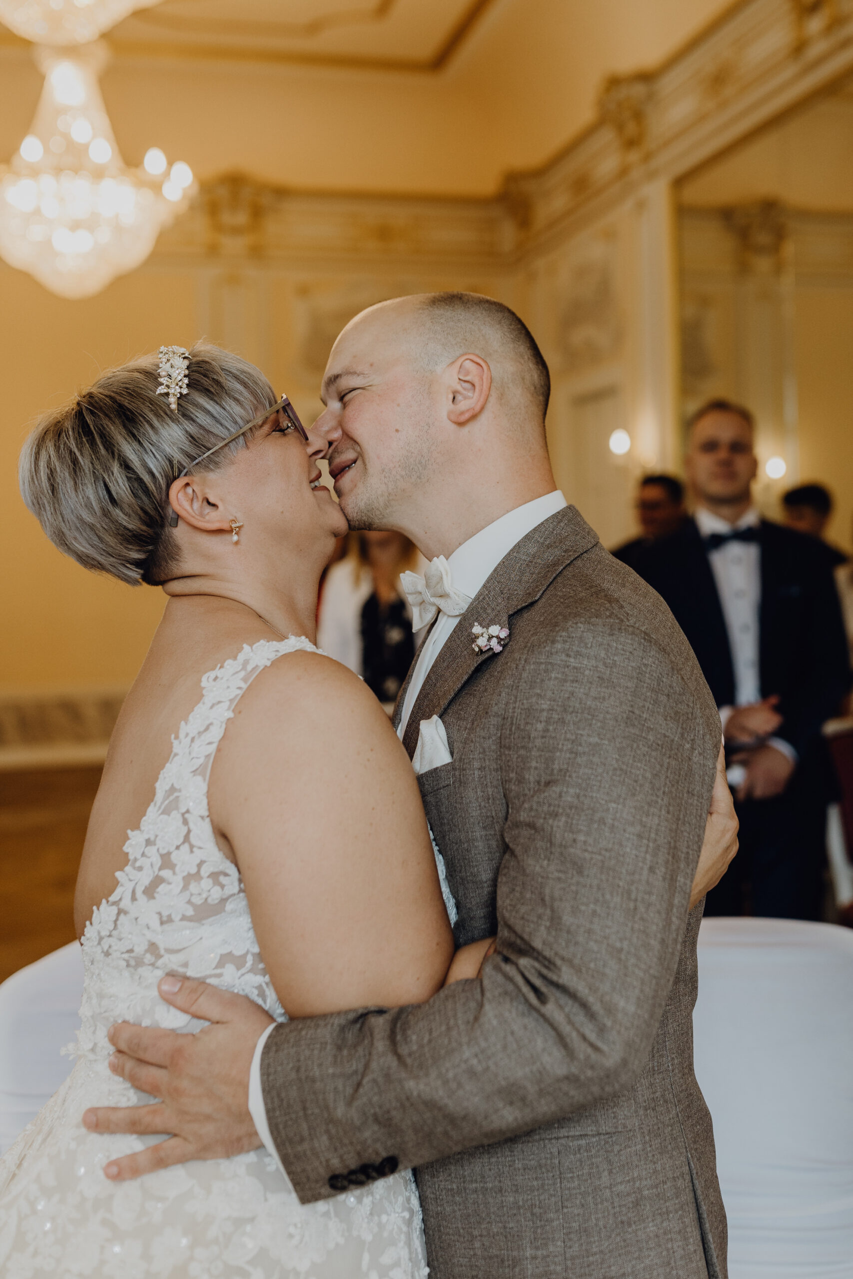 Heiraten im herrenhaus möckern, standesamt leipzig, erster kuss