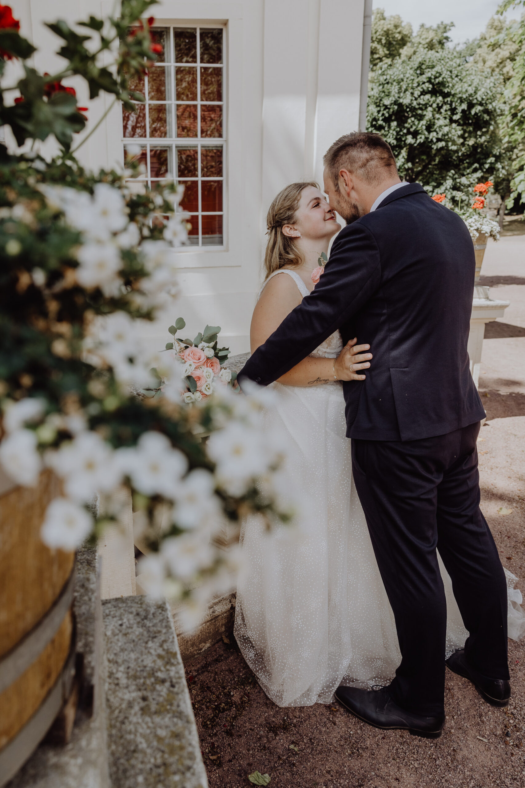 Standesamtlich heiraten in bad lauchstädt hochzeitsfotografie Elena Heymann fotoshooting im kurpark 2