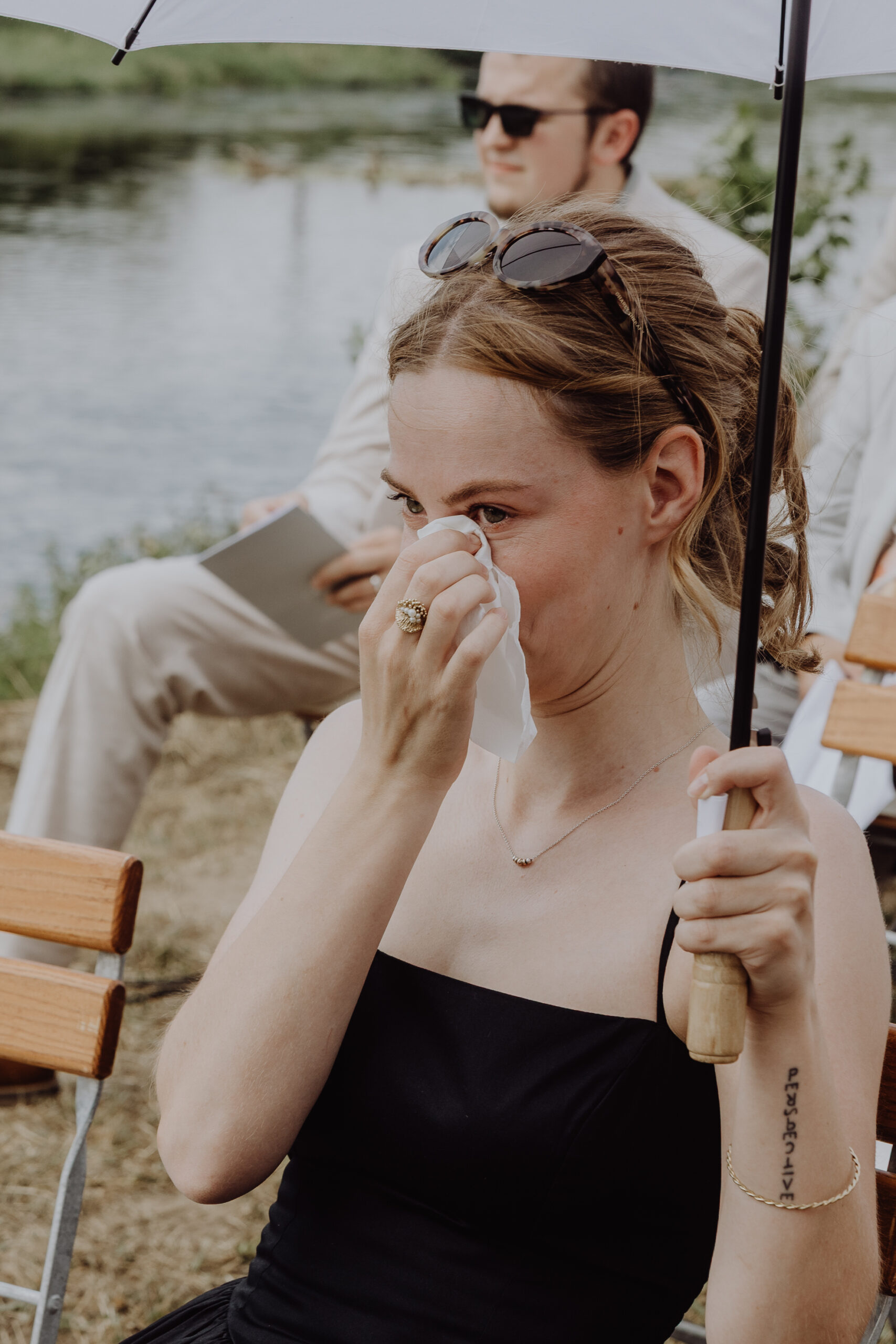 heiraten auf der muldenwiese an der schiffsmühle grimma vw bulli natur hochzeitsreportage